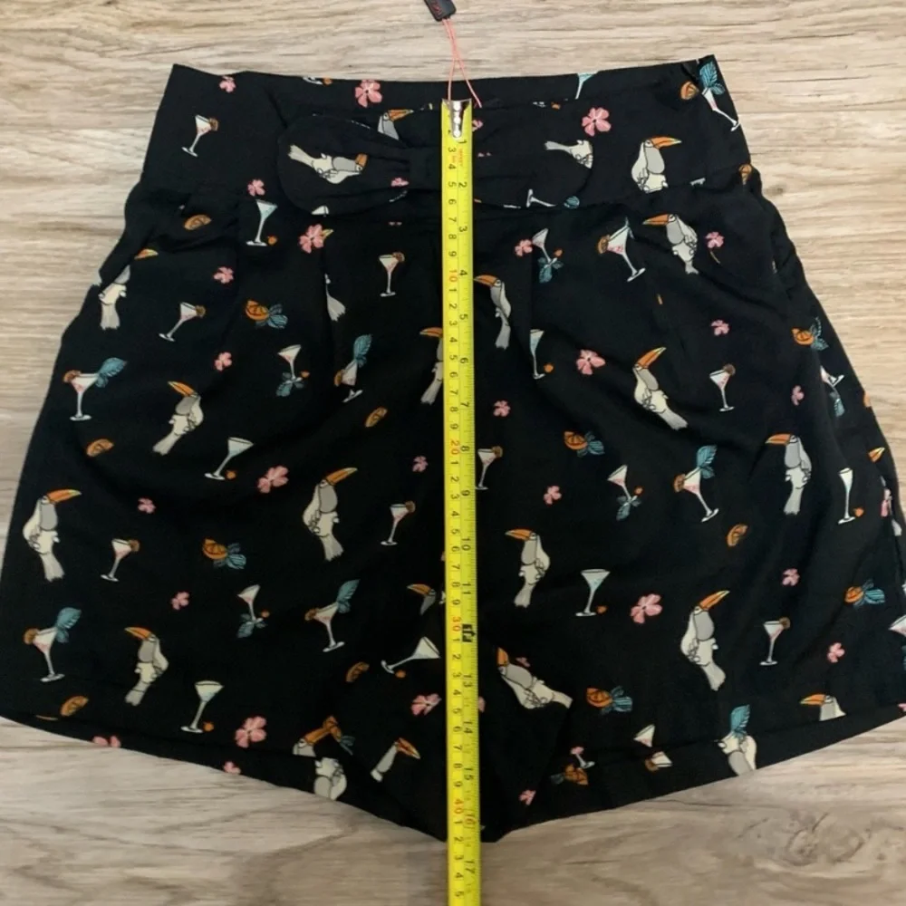 Yumi Bow Toucan Martini Shorts - 4 Pockets - US 2/4 - NEW
